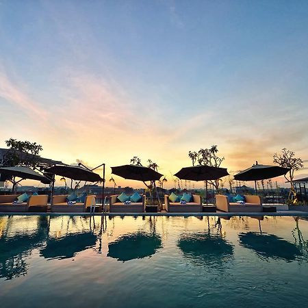 De Vins Sky Hotel Seminyak Kültér fotó